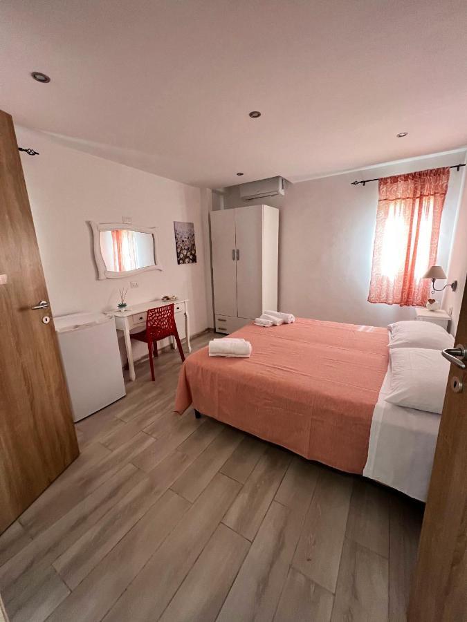 Camere Dieci Maggio Ponza Bagian luar foto