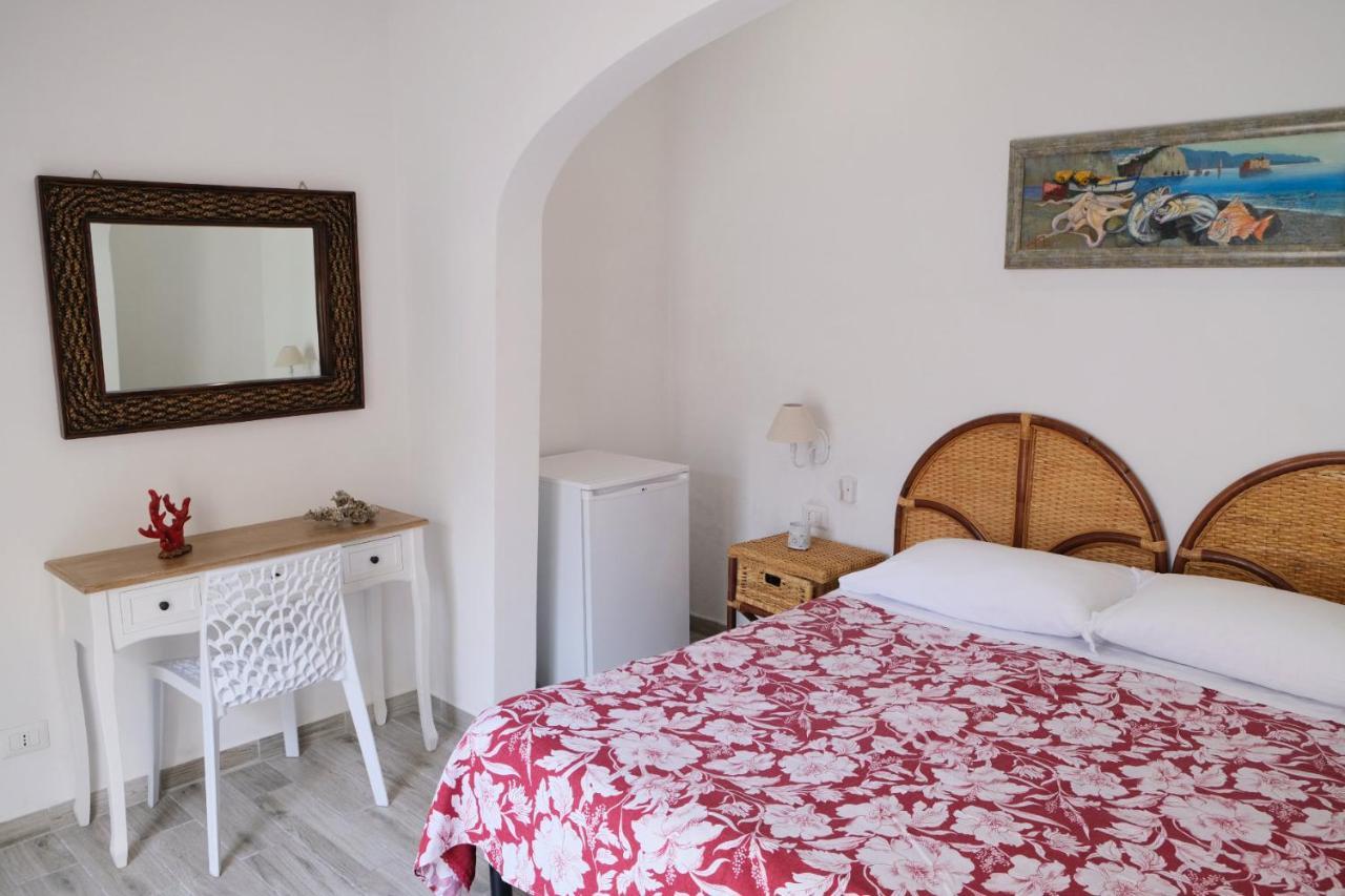 Camere Dieci Maggio Ponza Bagian luar foto